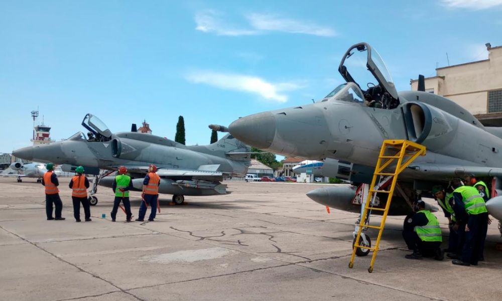 Aviones de combate, inhibidores de drones y radares