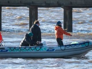 Hallazgo clave en el Río de la Plata: Encontraron objetos que podrían pertenecer a los pescadores desaparecidos