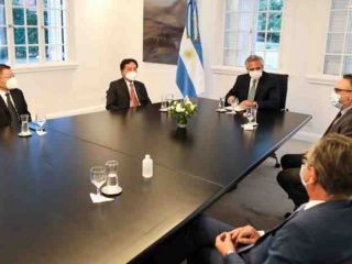 Instalar�n en Argentina una f�brica de bater�as de litio y una planta de �mnibus el�ctricos