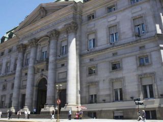Primer paso hacia la privatizacin? Milei convierte al Banco Nacin en sociedad annima