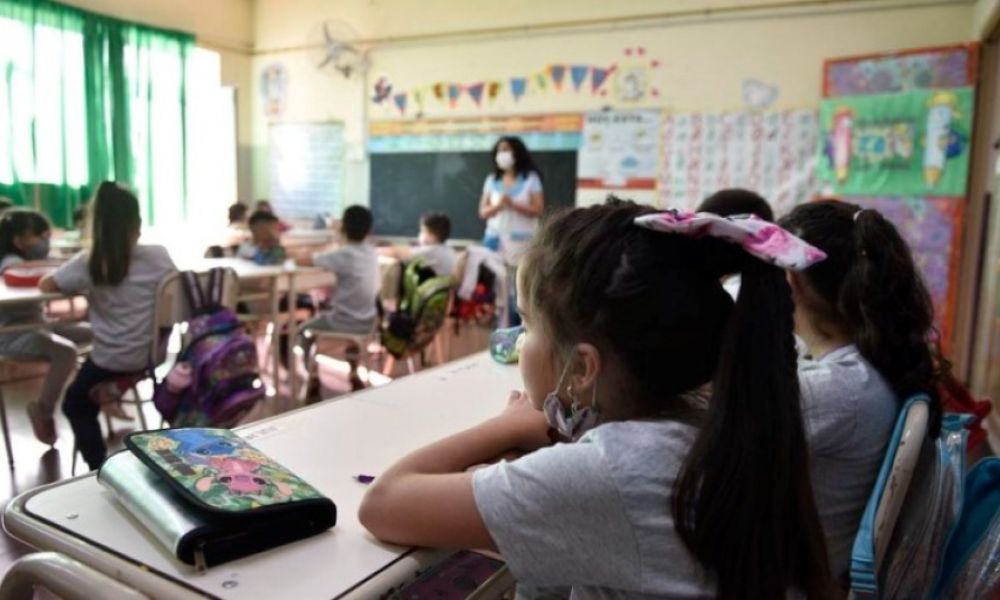 Una hora más en todas las escuelas