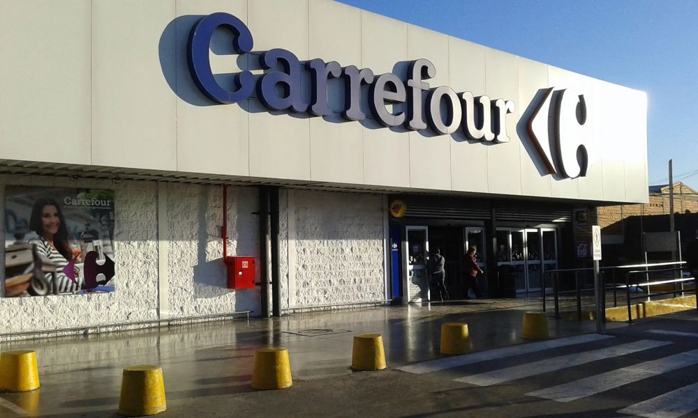 Carrefour pone un pie fuera