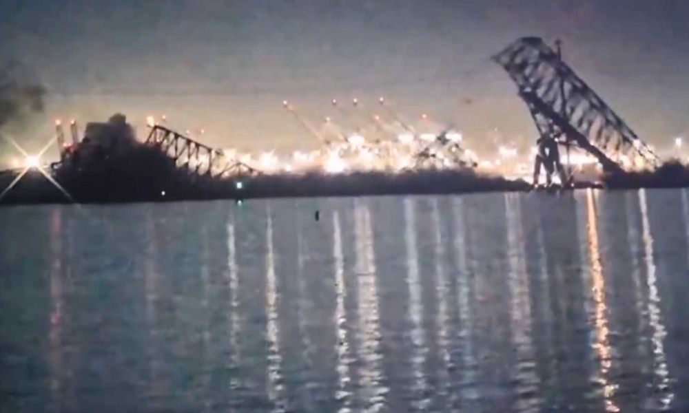 Barco choca contra el puente Francis Scott Key