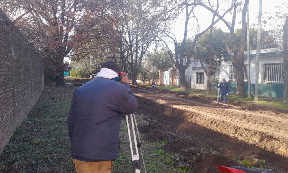 Obra de cordón cuneta en el Barrio La Amalia