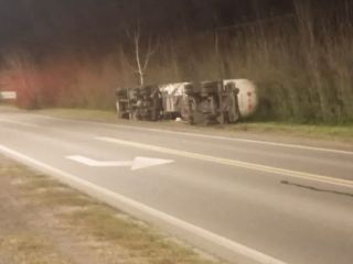 Emergencia en Ruta 8: Volc un camin con gas butano frente a La Rural