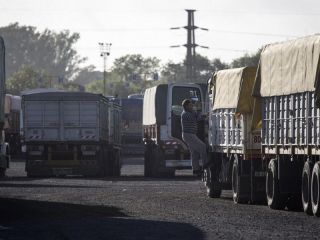 Hoy no pueden circular camiones de gran porte en direccin a la Ciudad de Buenos Aires en varias rutas de la provincia