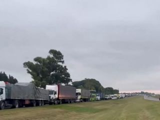 Tragedia en la Ruta 9: Choque en cadena entre seis camiones dejó un muerto y caos en el tránsito
