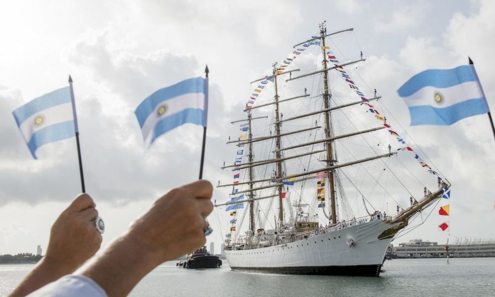 La fragata ARA Libertad inició su viaje