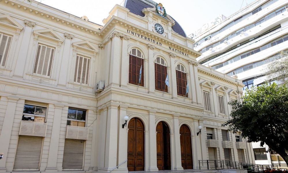 Docentes van al paro y escalan la presión por salarios