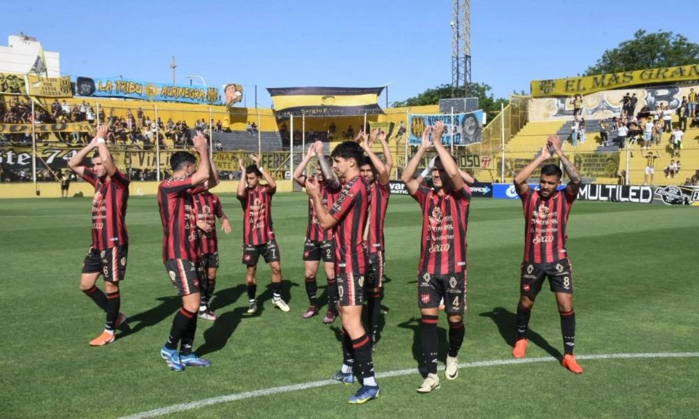 Douglas lo hizo otra vez: Victoria en Bahía Blanca