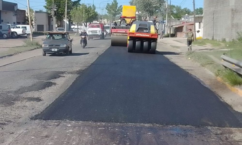 Empezó la pavimentación de Barrancas del Paraná