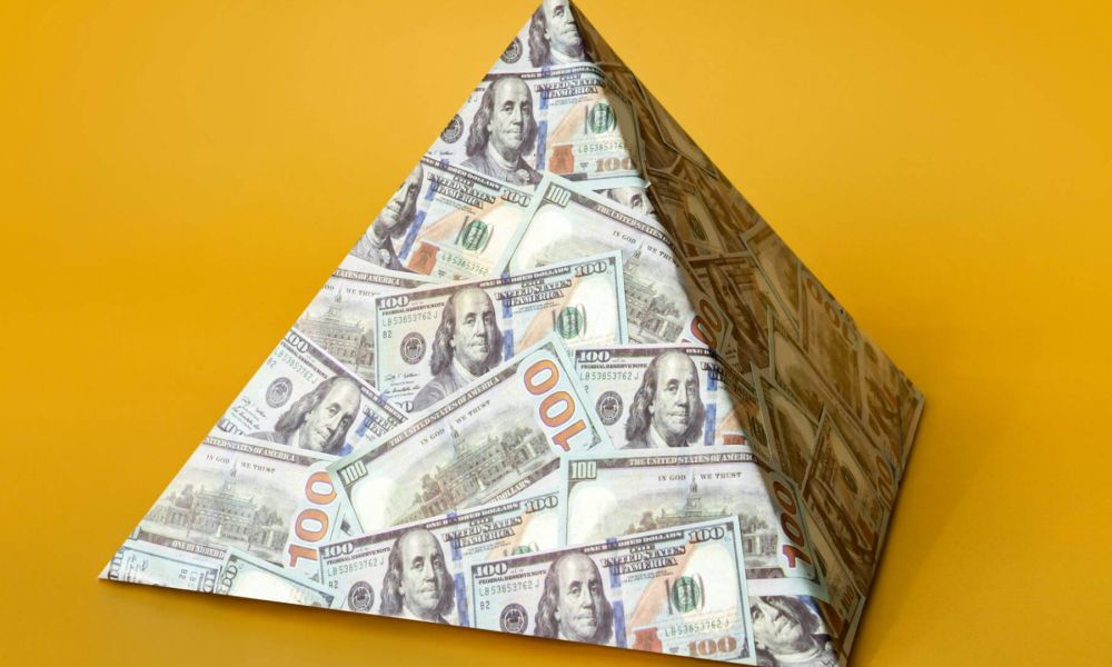 Piden captura internacional por la estafa piramidal