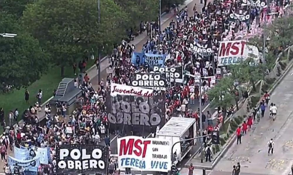 Piqueteros amenazan con marchas en todo el país