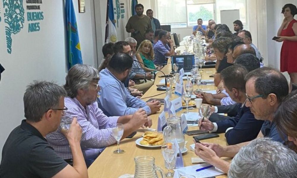 La Provincia cerró el acuerdo con estatales y docentes