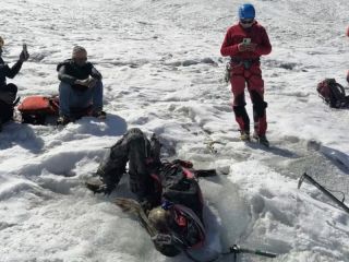 Hallan cuerpo de alpinista sepultado en el hielo durante 22 aos