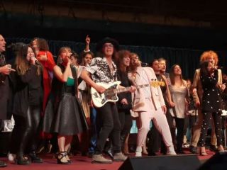 Distintas figuras del rock cerraron el concierto homenaje a Charly