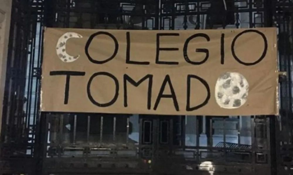 Toma estudiantil en el Nacional Buenos Aires y el Pellegrini