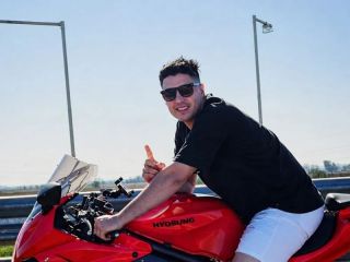 Piden cadena de oración por un joven motociclista tras un grave choque en Ruta 32