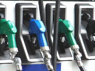 El Gobierno congela los precios de combustibles hasta el 31 de octubre
