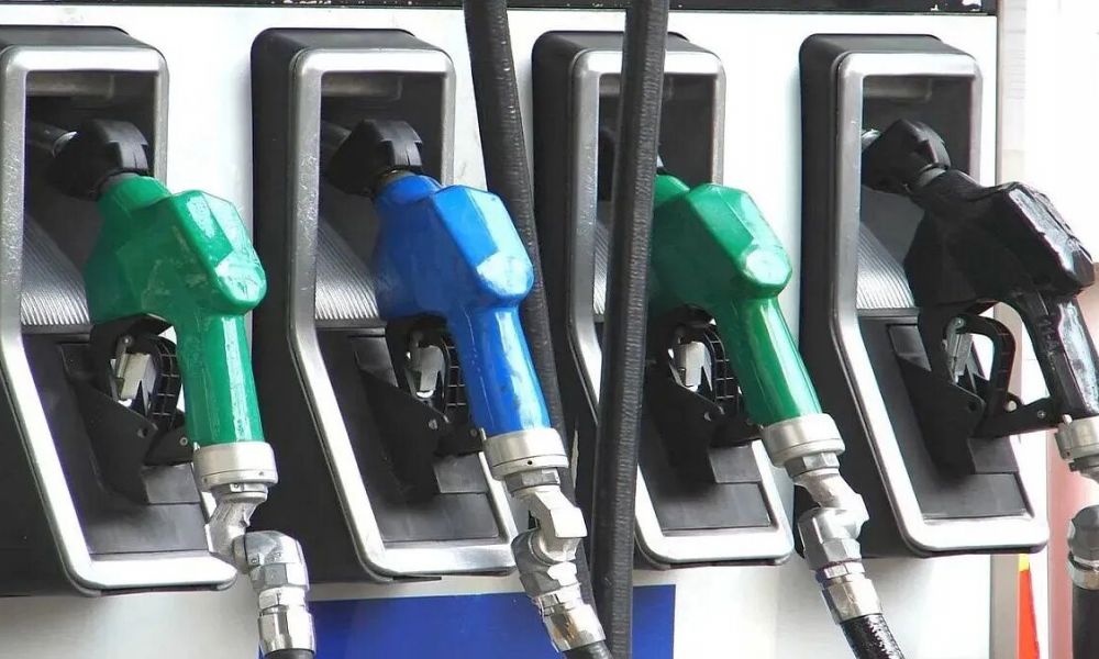 El Gobierno congela los precios de combustibles