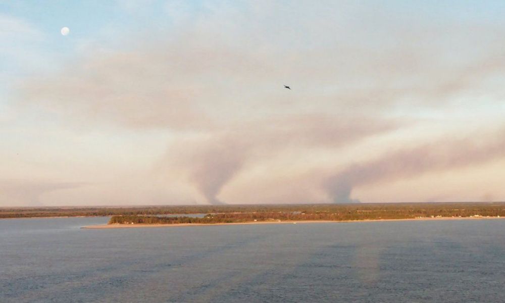 Humo en las islas del Paraná