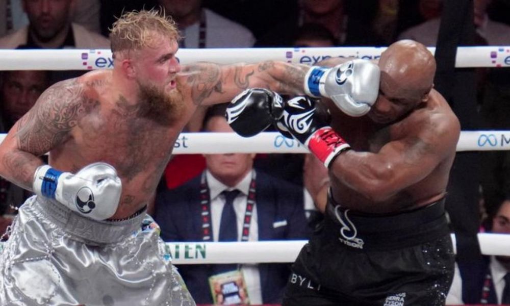 Mike Tyson cae por puntos ante Jake Paul