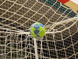 Golpe al jugar: Un arco cae sobre un nio de 8 aos y lo deja en estado crtico