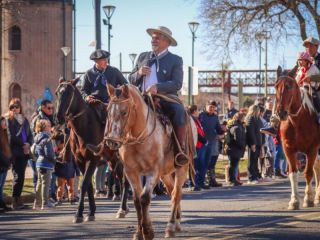 Pergamino celebra la Independencia con un desfile lleno de identidad y tradición