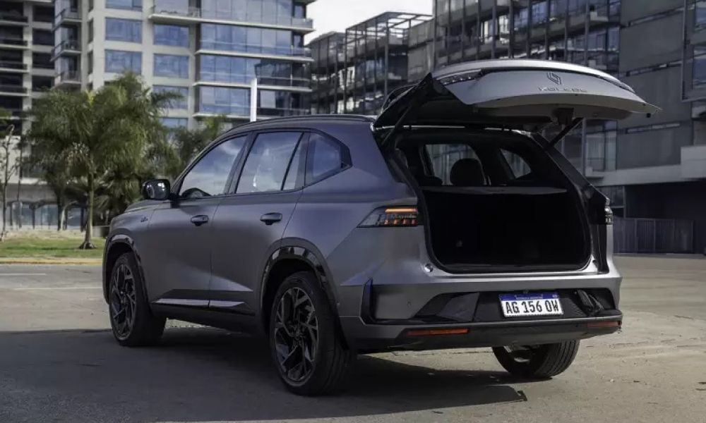 El SUV que maneja Colapinto ya está en Argentina