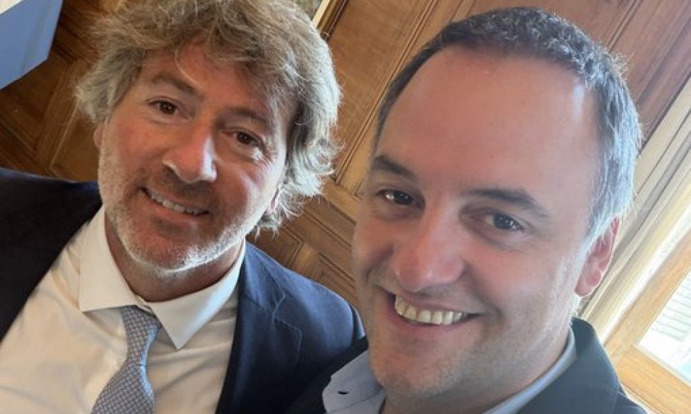 Adorni suma respaldo político en el Gobierno