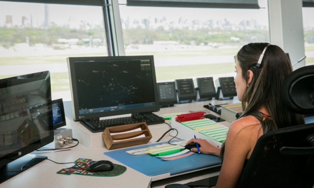 Ya se puede estudiar para controlador aéreo gratuitamente