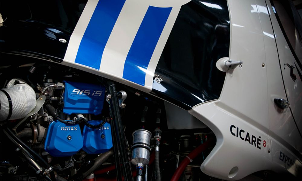 Helicóptero argentino vuela alto y conquista Oshkosh