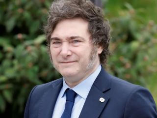 Milei firmó un DNU para expulsar o impedir el ingreso de extranjeros que promuevan el odio contra la Argentina