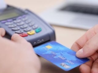 Tarjetas de crédito: cuánto cuesta ahora refinanciar el saldo