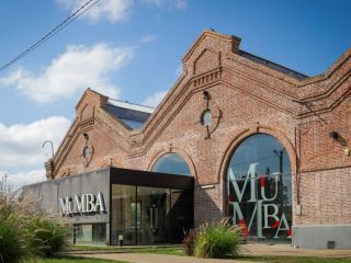 Pequeos objetos, grandes historias: El coleccionismo se exhibe en el MUMBA
