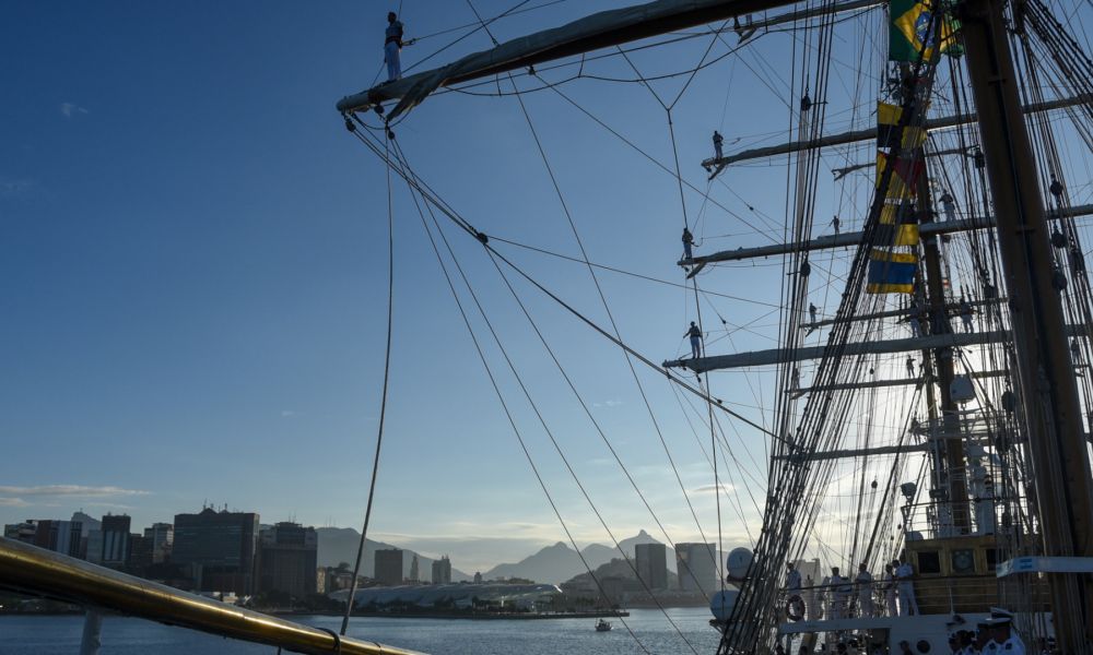 La Fragata ARA Libertad zarpa de Río de Janeiro