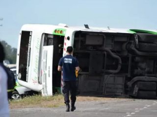 Vuelco de micro a Villa Gesell deja 15 heridos