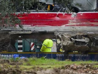 Alarma ferroviaria en España: Dos descarrilamientos en Cataluña y un maquinista fallecido