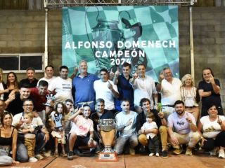 Alfonso Domenech celebr su ttulo en el Turismo Nacional