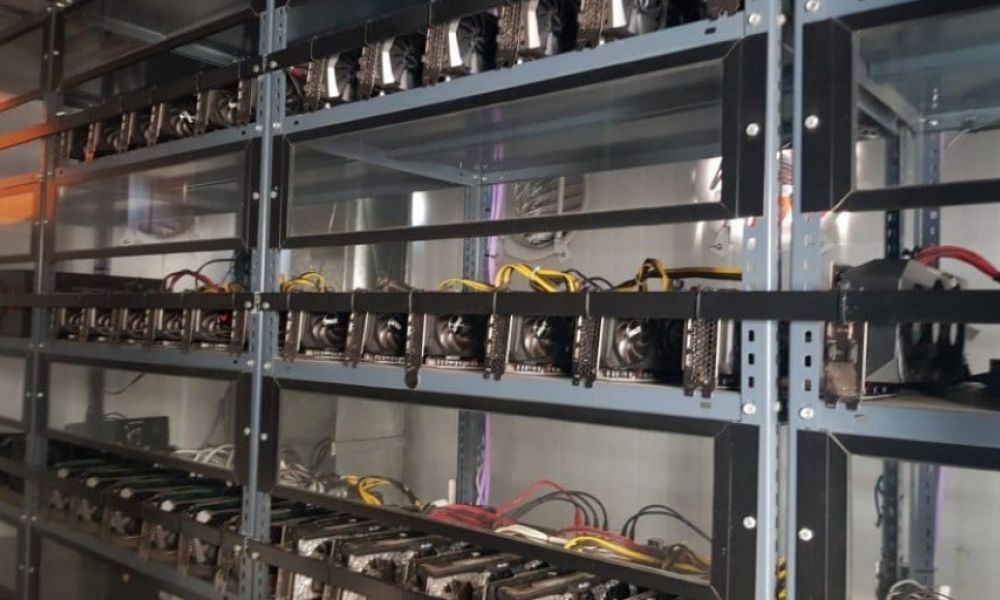 Granja de criptomineria clandestina