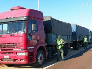 Secuestraron siete camiones con casi 200 toneladas de soja de contrabando que iban a Brasil