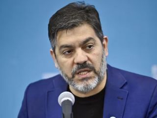 Urgencia en Barcelona: Carlos Bianco fue operado por apendicitis y retrasa su regreso a Argentina