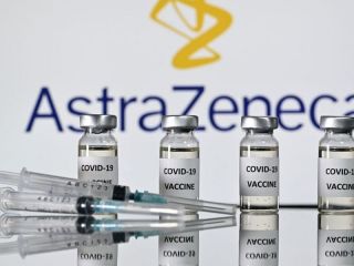 Irlanda recomienda suspender por precauci�n la vacuna de AstraZeneca