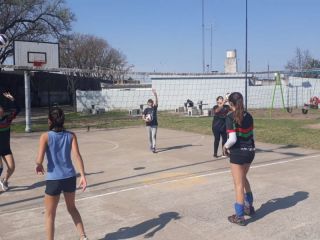 Pergamino: se inici la Escuela de Vley en la plaza del Barrio Santa Julia