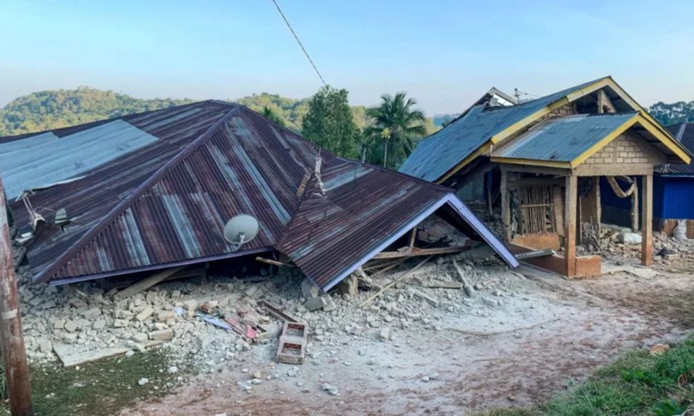 Terremoto de 7,7 en Indonesia