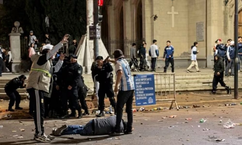 La agresión quedó registrada en plena celebración