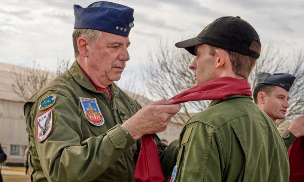 El primer vuelo solo y el legado de los héroes de Malvinas