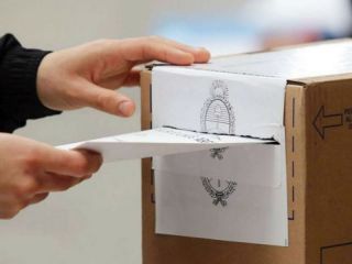 La Junta Electoral intim a 24 partidos en Buenos Aires: quedarn fuera de las elecciones?