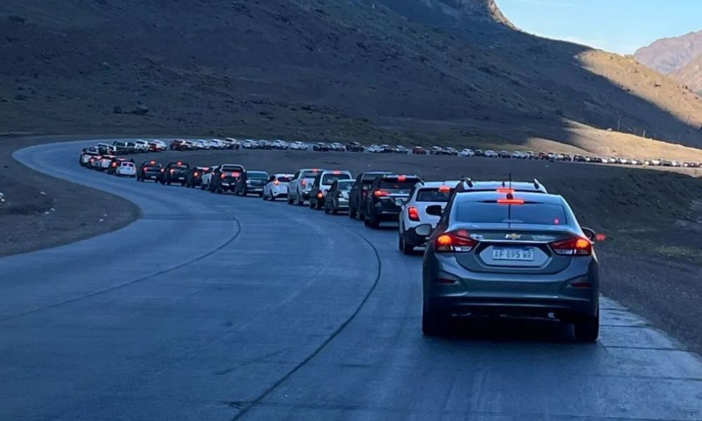 Kilómetros de espera en la frontera con Chile