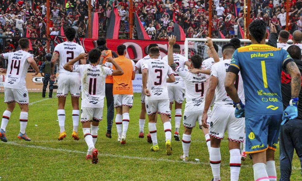 Douglas avanza triunfante